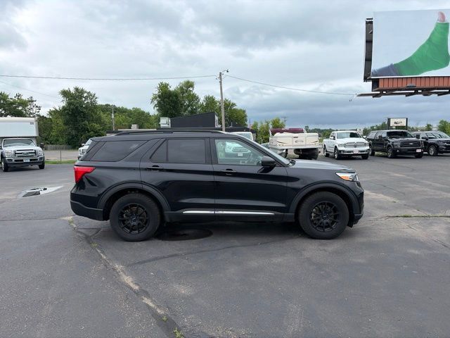 Used 2021 Ford Explorer XLT w/ Equipment Group 202A AWD/4WD image 4