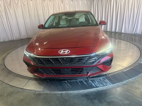 Used 2024 Hyundai Elantra Limited FWD image 2