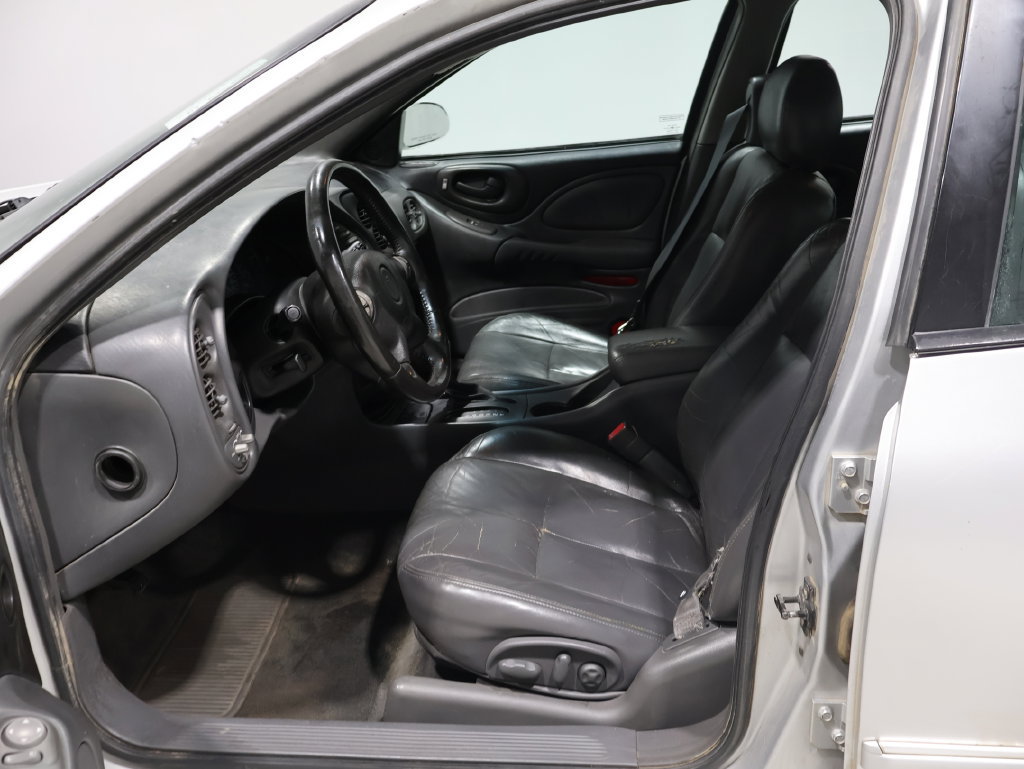 Used 2003 Pontiac Bonneville SE w/ Leather Appointment Package FWD image 2