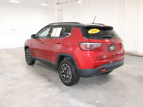 Used 2025 Jeep Compass Trailhawk AWD/4WD image 7