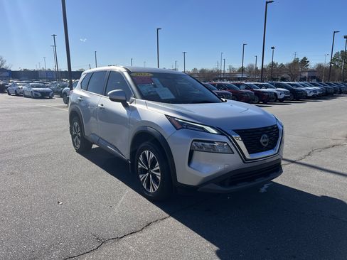 Certified 2023 Nissan Rogue SV image 3