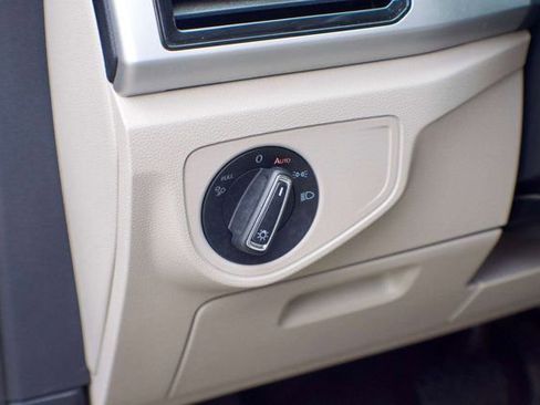 Used 2022 Volkswagen Atlas SE image 37