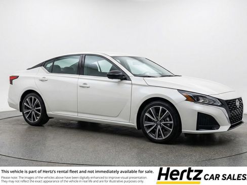Used 2025 Nissan Altima 2.5 SV FWD image 1