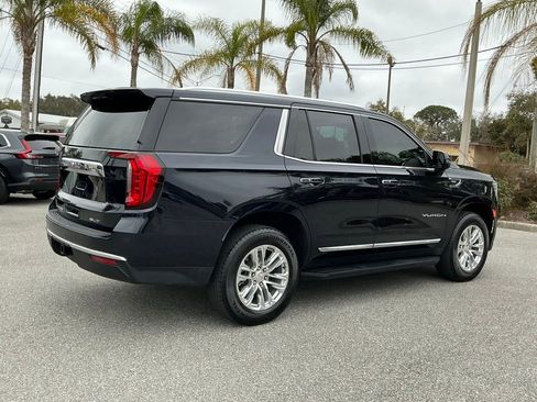 Used 2023 GMC Yukon SLT w/ SLT Luxury Package image 10