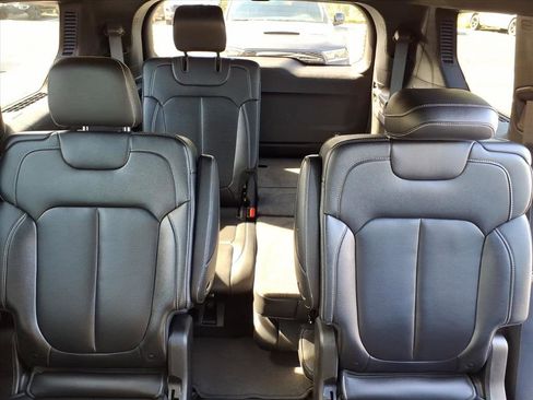 Certified 2024 Jeep Grand Cherokee L Limited w/ Luxury Tech Group II image 15