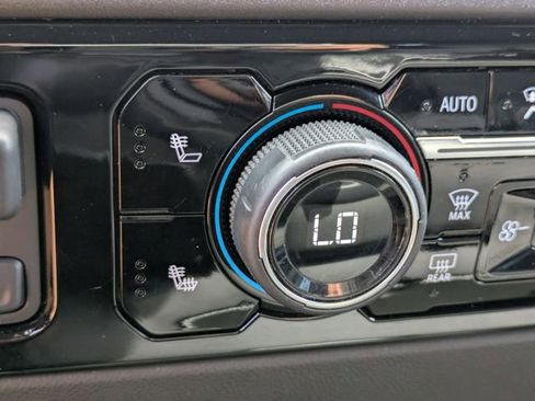 Used 2025 Chevrolet Silverado 1500 LT image 24