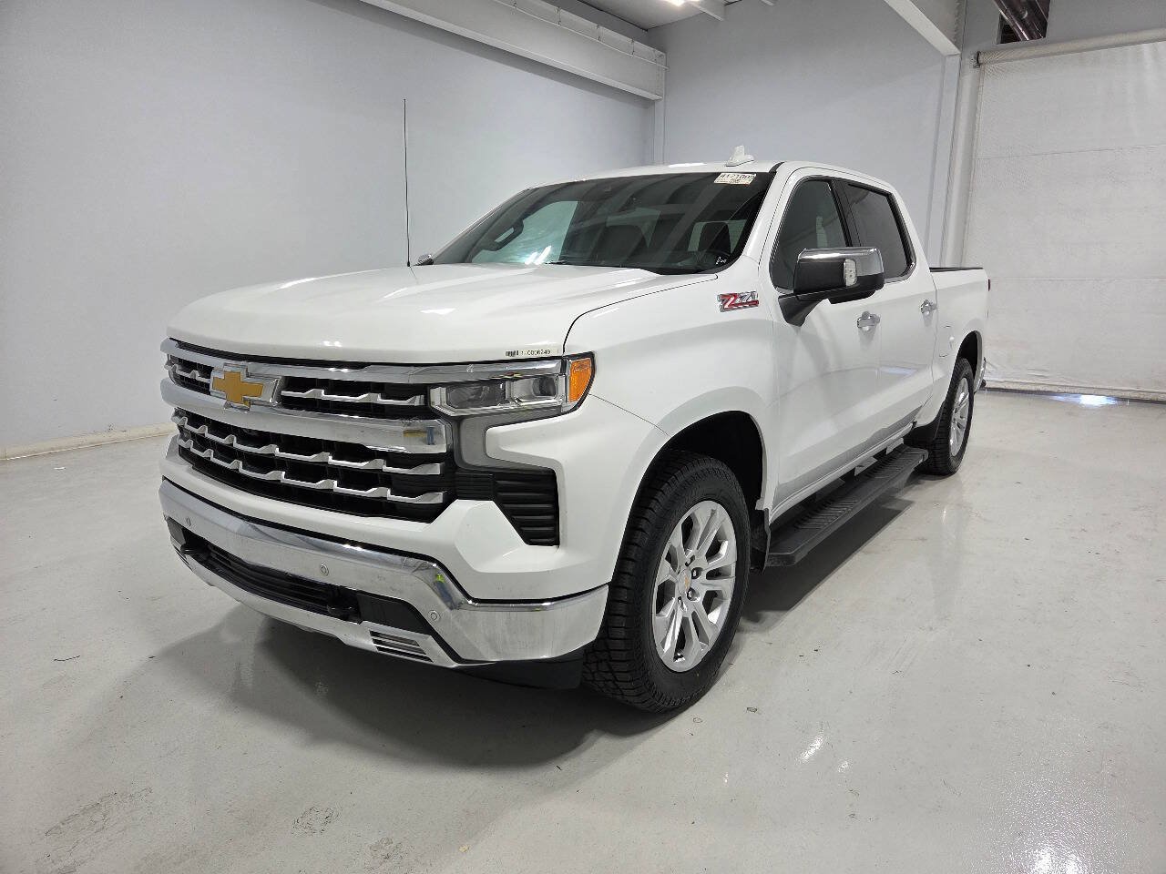 Used 2024 Chevrolet Silverado 1500 LTZ w/ LTZ Convenience Package II AWD/4WD image 5
