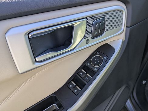 Used 2021 Ford Explorer Limited w/ Equipment Group 301A image 12