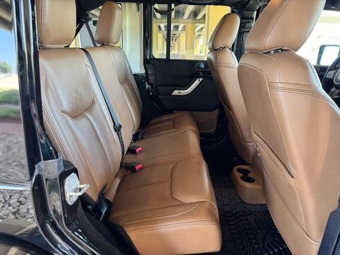 Used 2014 Jeep Wrangler Unlimited Rubicon w/ Connectivity Group AWD/4WD image 22