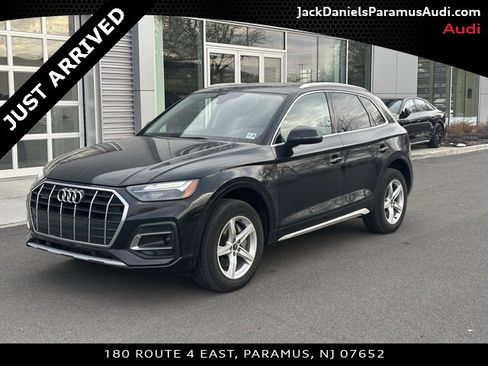 Used 2023 Audi Q5 2.0T Premium w/ Convenience Package image 1