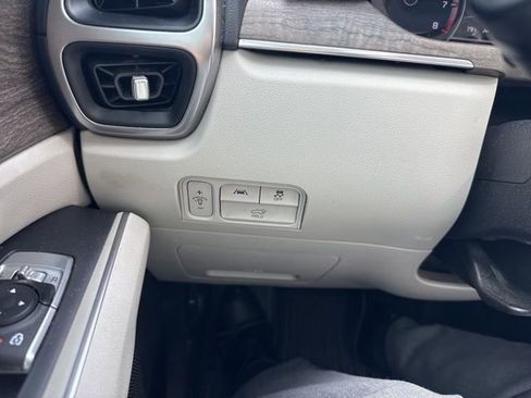 Used 2022 Kia Sorento EX image 11