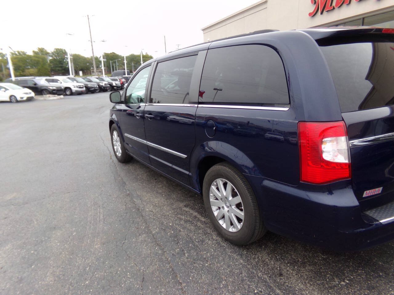 Used 2013 Chrysler Town & Country Touring FWD image 42