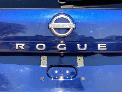 Used 2024 Nissan Rogue SV image 31