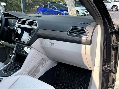 Certified 2022 Volkswagen Tiguan SE R-Line image 18