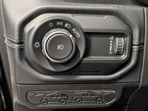Used 2025 Jeep Wrangler Unlimited Rubicon AWD/4WD image 11