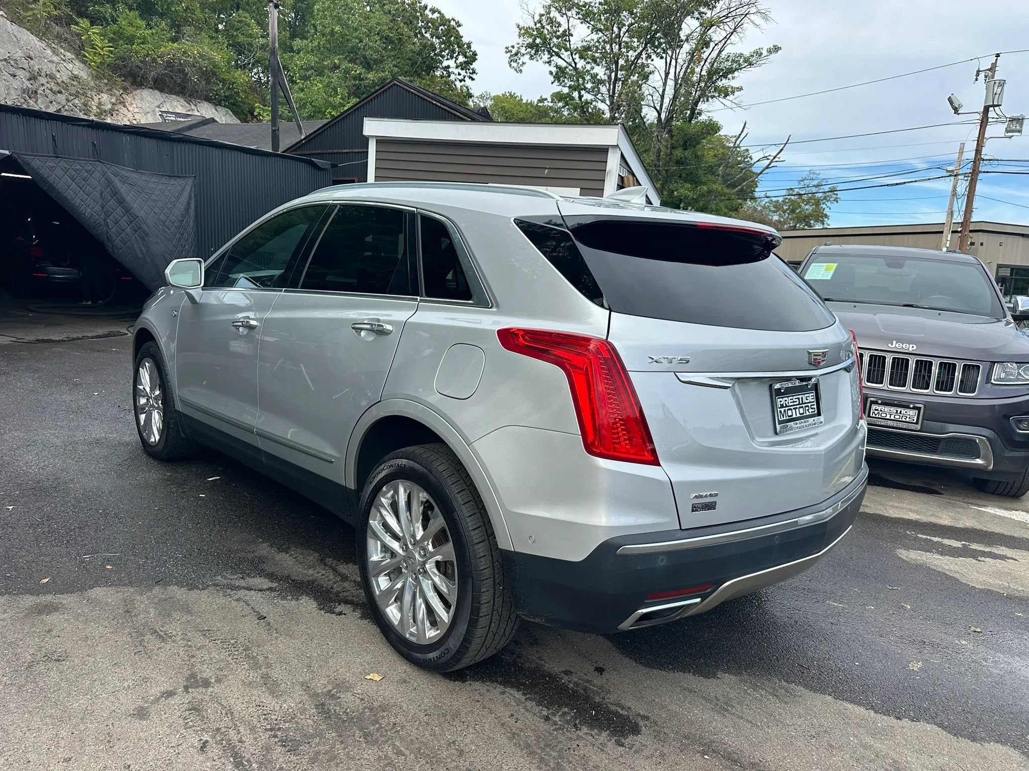 Used 2017 Cadillac XT5 Platinum w/ Driver Assist Package AWD/4WD image 7