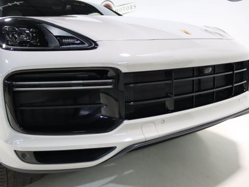 Used 2020 Porsche Cayenne Turbo AWD/4WD image 37