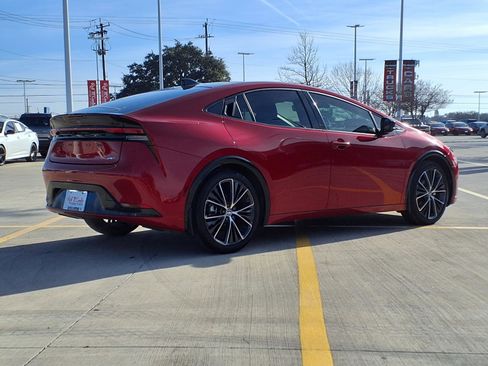 Used 2025 Toyota Prius XLE image 5