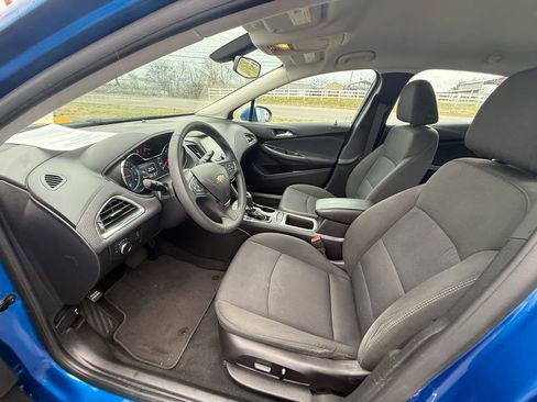 Used 2017 Chevrolet Cruze LT w/ Convenience Package image 12