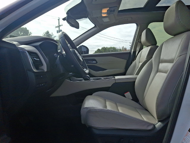 Used 2023 Nissan Rogue SL AWD/4WD image 14