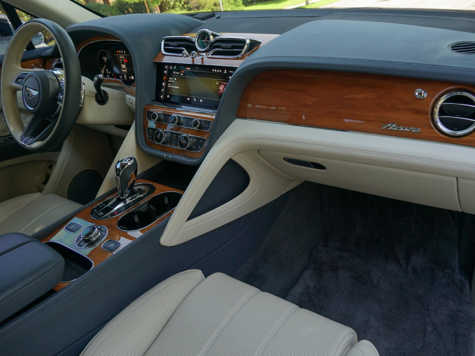 Certified 2023 Bentley Bentayga AWD/4WD image 2