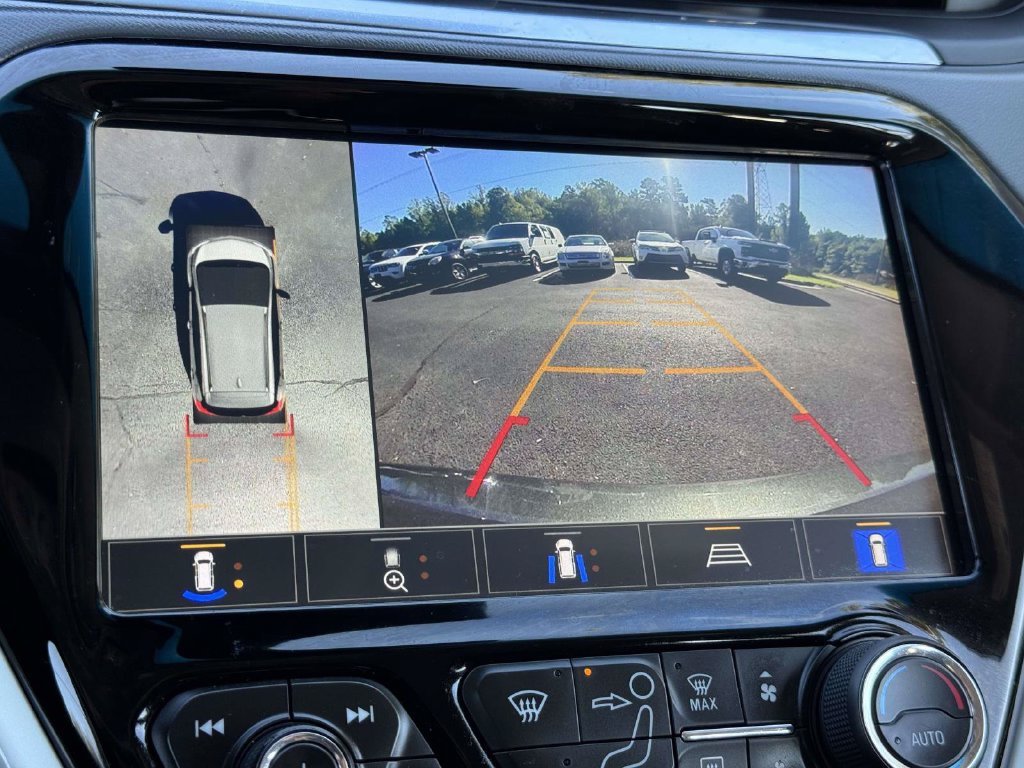 Used 2020 Chevrolet Bolt Premier w/ Infotainment Package FWD image 5