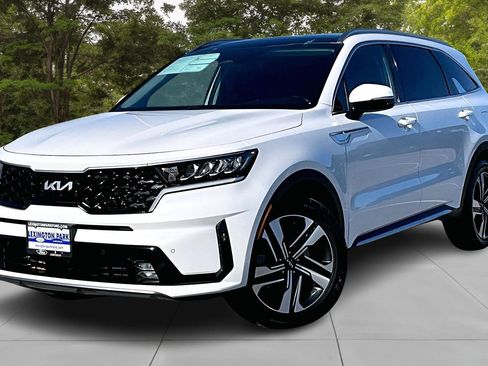 Used 2022 Kia Sorento EX w/ Panoramic Sunroof Package image 3