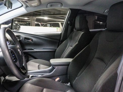 Certified 2022 Toyota Prius LE FWD image 19