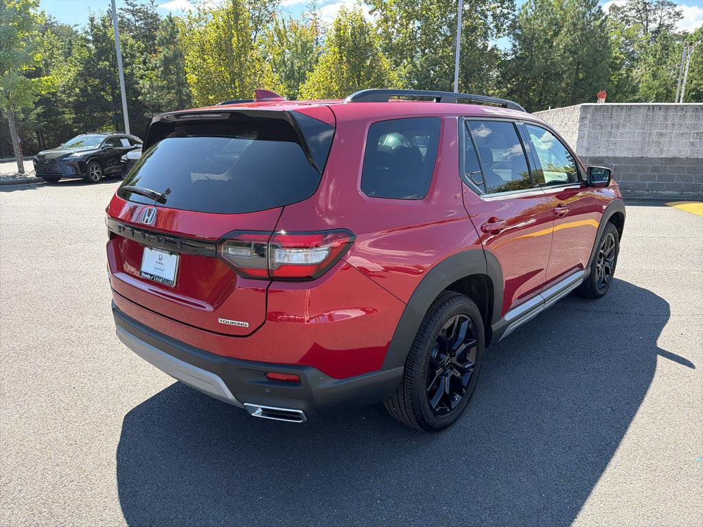 Used 2025 Honda Pilot Touring image 7