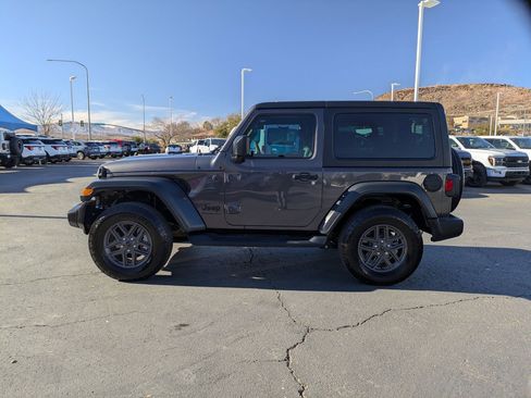 Used 2024 Jeep Wrangler Sport S image 6