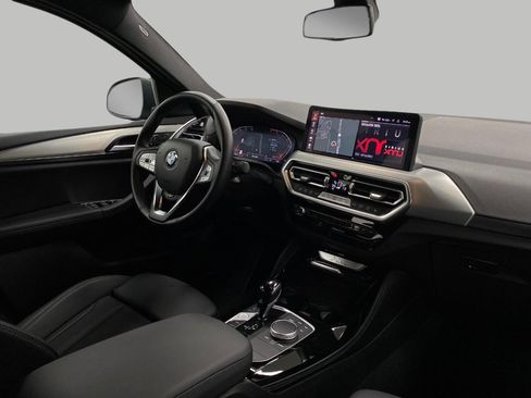 Certified 2025 BMW X4 xDrive30i image 19