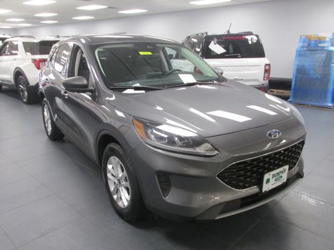 Used 2022 Ford Escape SE w/ Cold Weather Package AWD/4WD image 3