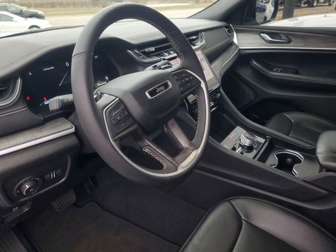 Used 2024 Jeep Grand Cherokee L Limited w/ Luxury Tech Group II image 17