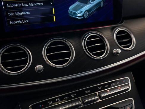 Used 2022 Mercedes-Benz E 350 Sedan image 26