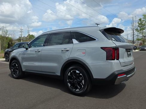 New 2026 Kia Sorento S image 3