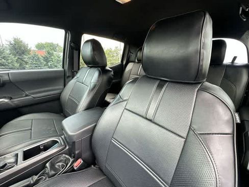 Used 2023 Toyota Tacoma TRD Off-Road AWD/4WD image 15