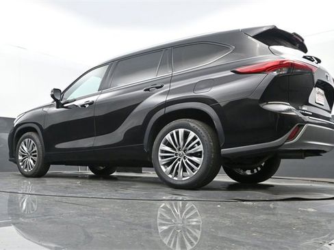 Used 2021 Toyota Highlander Platinum image 10
