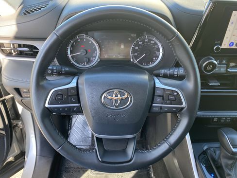 Used 2024 Toyota Highlander LE image 26