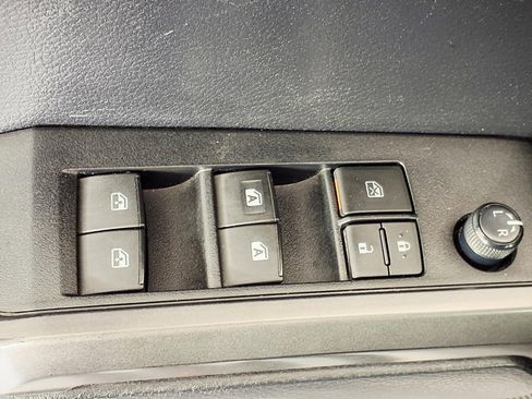 Used 2021 Toyota Tacoma TRD Sport w/ Technology Package AWD/4WD image 15