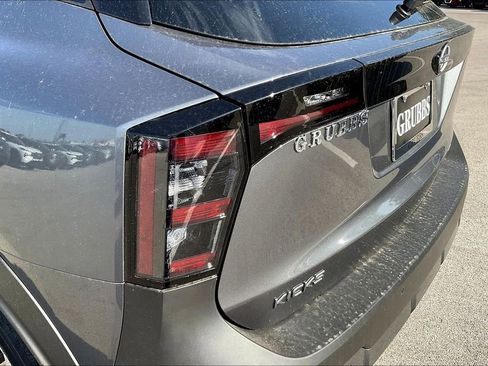 Used 2025 Nissan Kicks SV AWD/4WD image 37