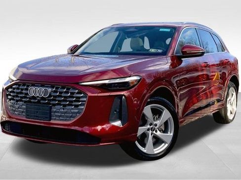 Certified 2025 Audi Q5 Premium Plus w/ Premium Plus image 2