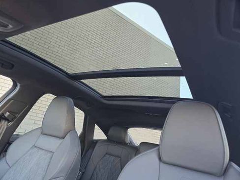 New 2025 Audi SQ5 Prestige image 3