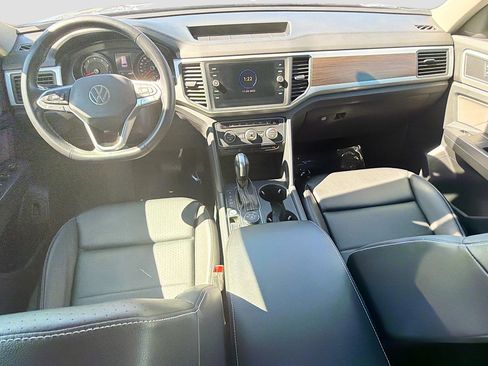 Used 2021 Volkswagen Atlas SE image 16