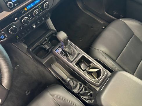 Used 2023 Toyota Tacoma TRD Off-Road w/ TRD Premium Off Road Package AWD/4WD image 24
