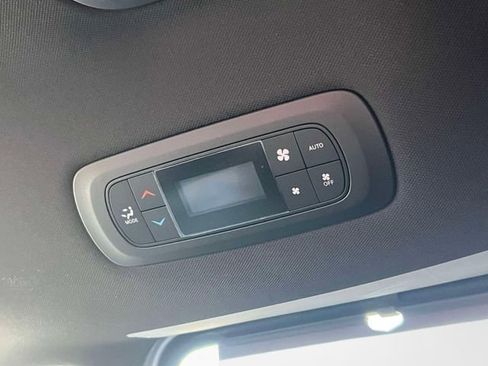 New 2026 Chrysler Pacifica Select image 36