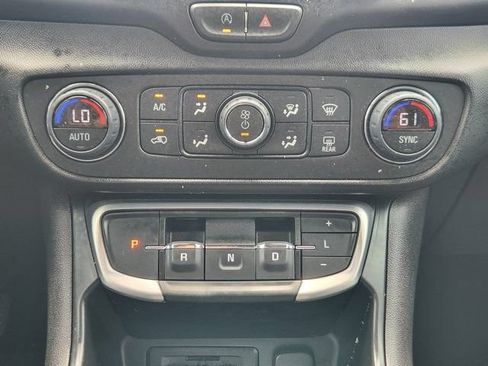 Used 2024 GMC Terrain SLT FWD image 16