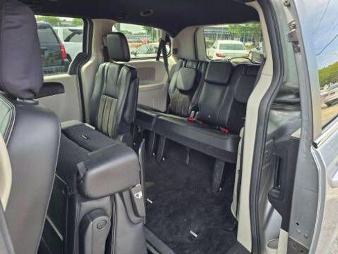 Used 2019 Dodge Grand Caravan SXT image 11