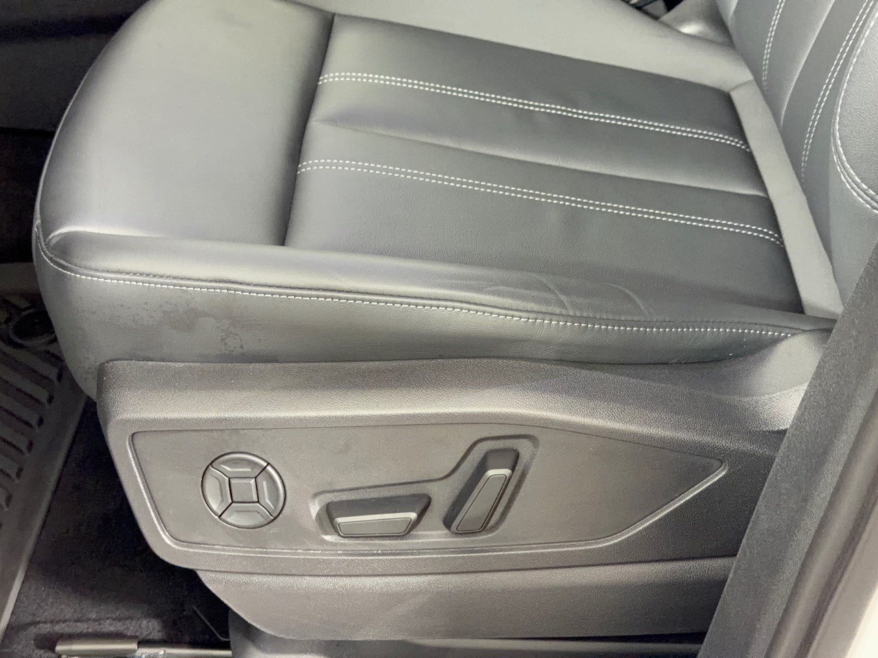Used 2025 Audi Q5 Premium Plus w/ Premium Plus AWD/4WD image 16