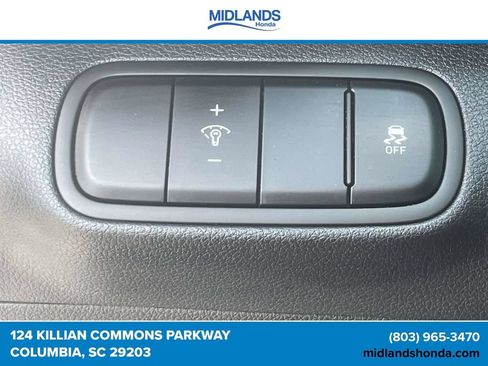 Used 2023 Hyundai Venue Limited FWD image 16