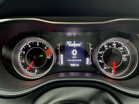 Used 2019 Jeep Cherokee Latitude Plus w/ Cold Weather Group AWD/4WD image 15